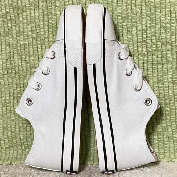 Peanuts Snoopy Kids White/Red Low Canvas Lace Up Sneaker Shoes NIB Sizes US 12 - Picture 7 of 12